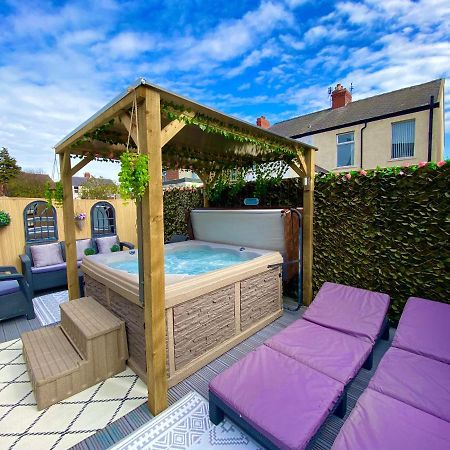 New…The Hottub House Blackpool Pleasure Beach Extérieur photo