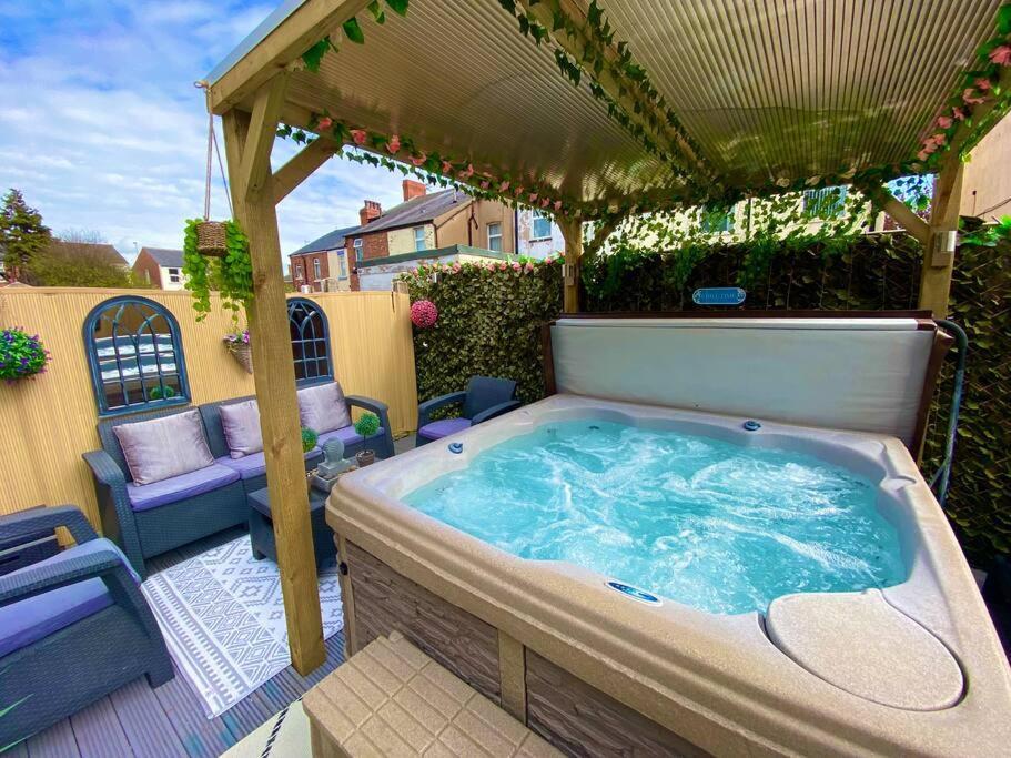 New…The Hottub House Blackpool Pleasure Beach Extérieur photo
