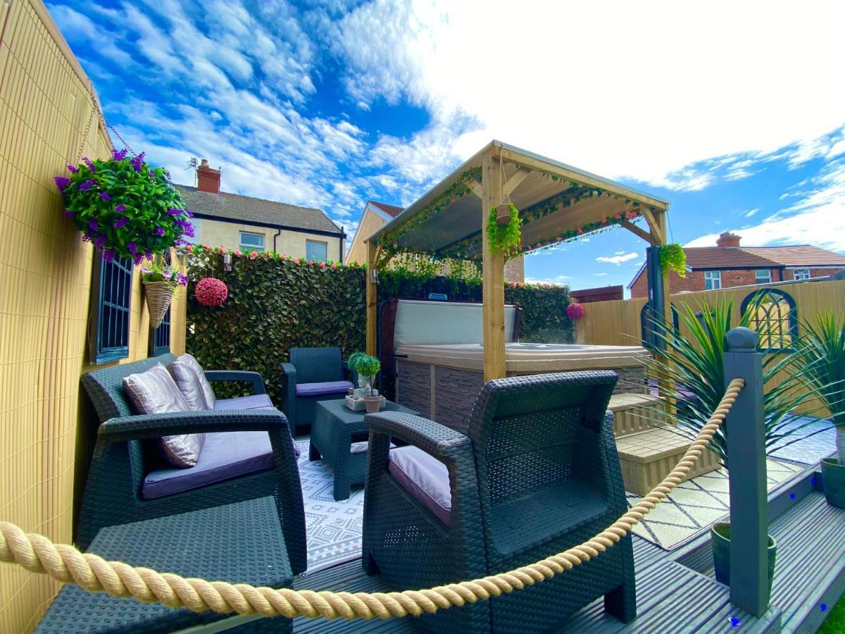 New…The Hottub House Blackpool Pleasure Beach Extérieur photo