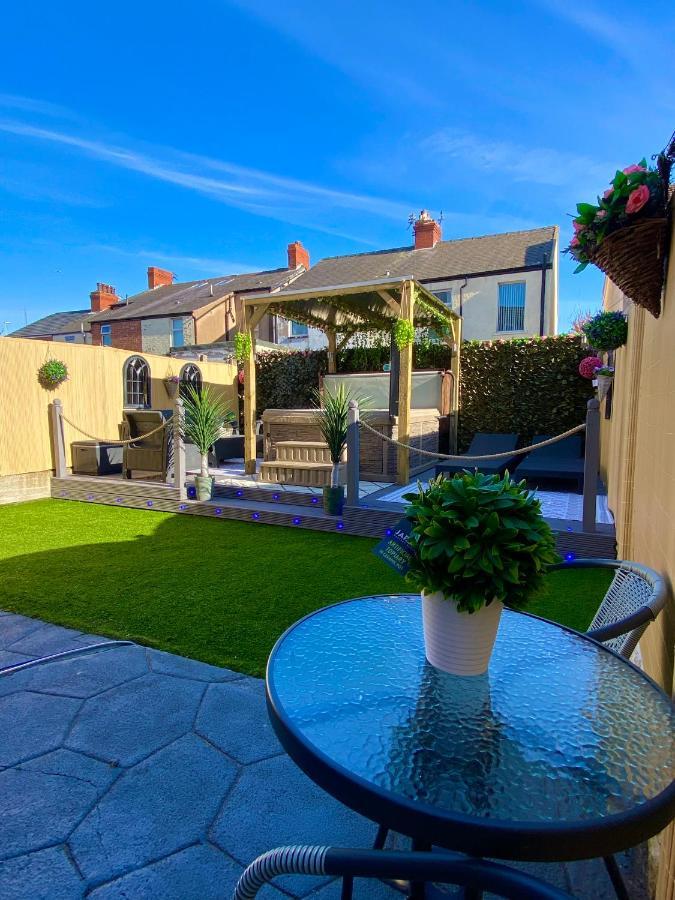 New…The Hottub House Blackpool Pleasure Beach Extérieur photo