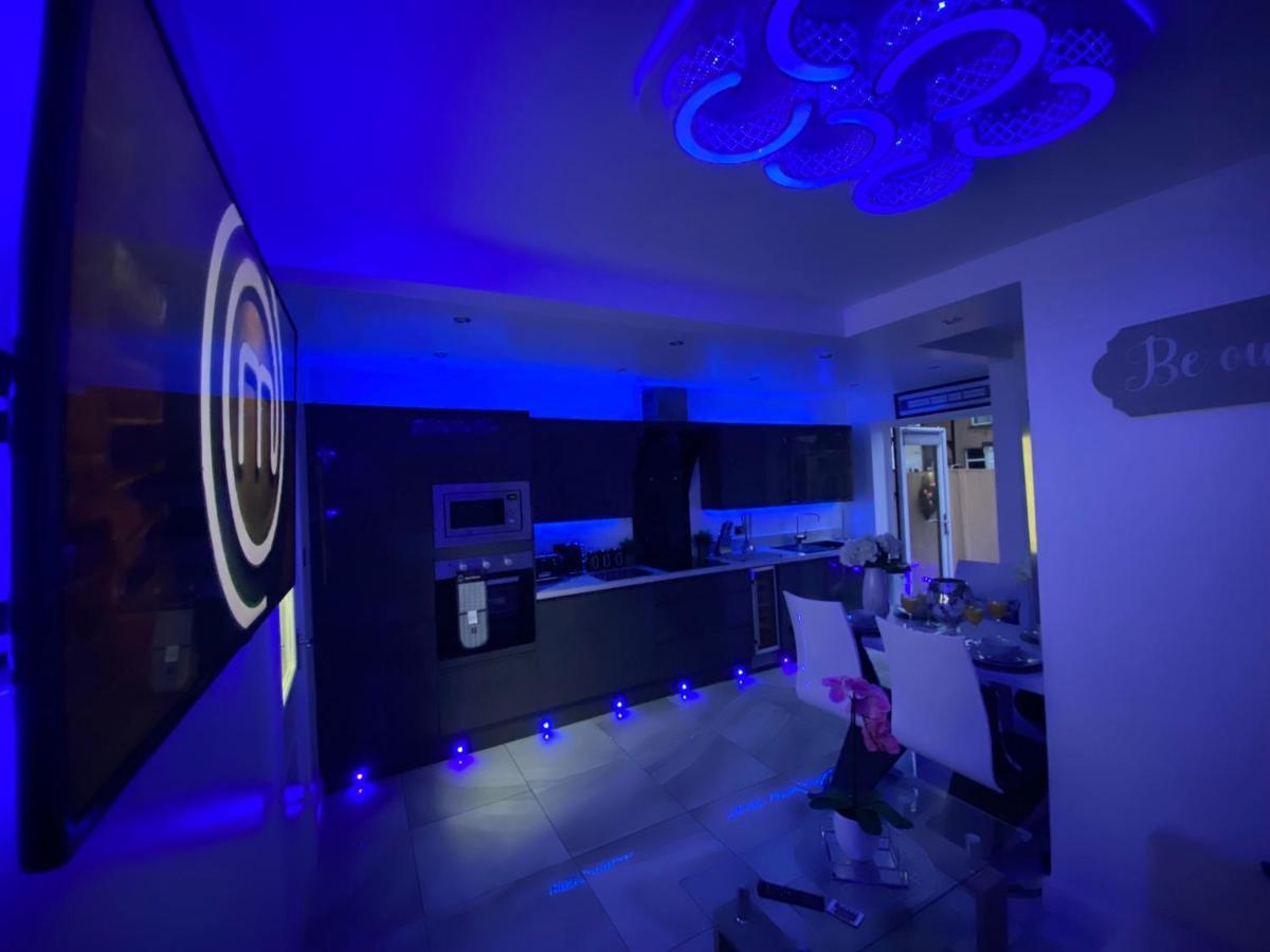 New…The Hottub House Blackpool Pleasure Beach Extérieur photo